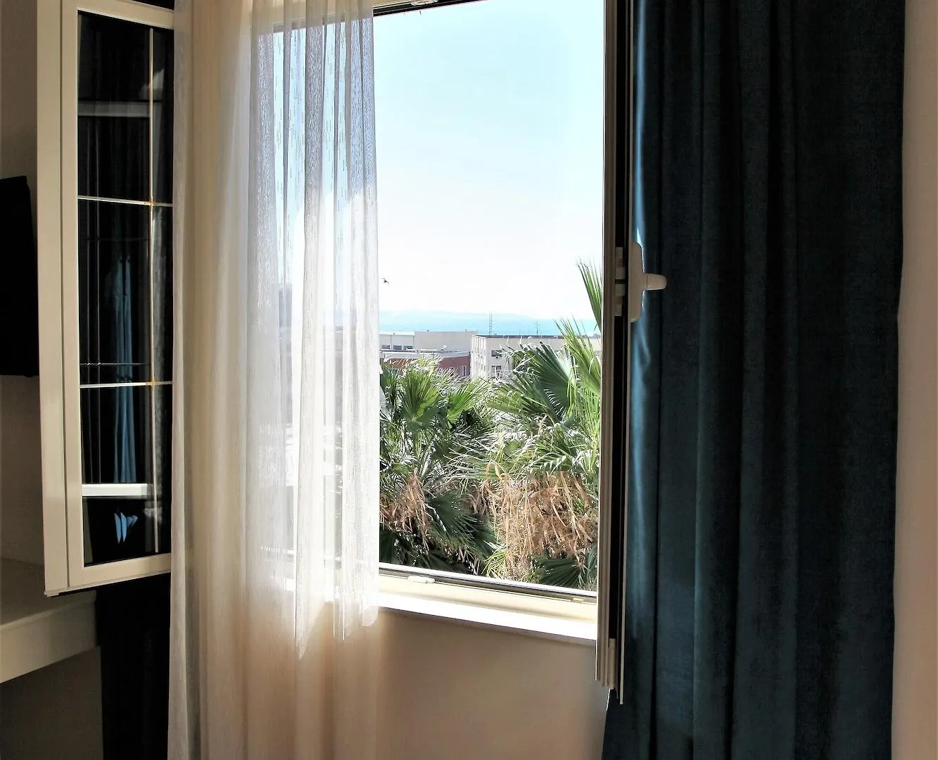 Hotel Veliera Durres 4*,  Albania